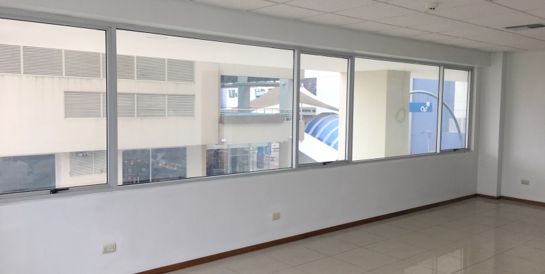 Oficina en alquiler en Edificio Trade Building sector Norte GeoBienes - Oficina en alquiler en Edificio Trade Building sector Norte - Plusvalia Guayaquil Casas de venta y alquiler Inmobiliaria Ecuador