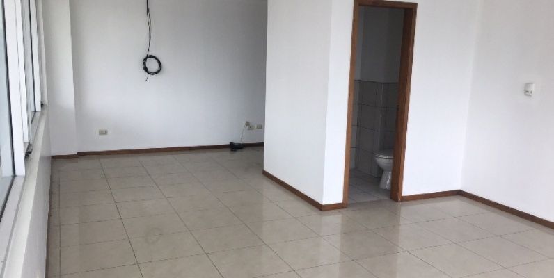 Oficina en alquiler en Edificio Trade Building sector Norte GeoBienes - Oficina en alquiler en Edificio Trade Building sector Norte - Plusvalia Guayaquil Casas de venta y alquiler Inmobiliaria Ecuador