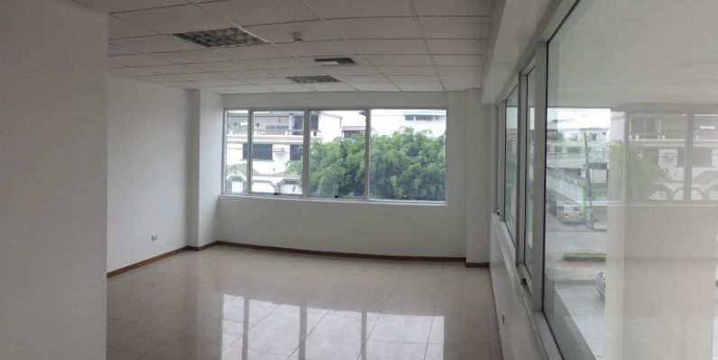 Oficina en alquiler en Edificio Trade Building sector Norte GeoBienes - Oficina en alquiler en Edificio Trade Building sector Norte - Plusvalia Guayaquil Casas de venta y alquiler Inmobiliaria Ecuador