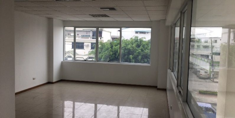 Oficina en alquiler en Edificio Trade Building sector Norte GeoBienes - Oficina en alquiler en Edificio Trade Building sector Norte - Plusvalia Guayaquil Casas de venta y alquiler Inmobiliaria Ecuador