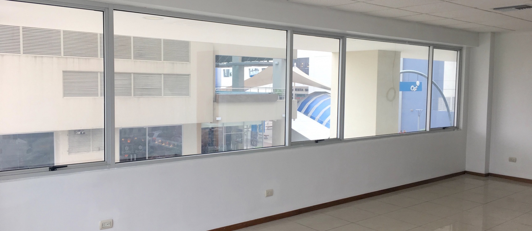 Oficina en alquiler en Edificio Trade Building sector Norte GeoBienes - Oficina en alquiler en Edificio Trade Building sector Norte - Plusvalia Guayaquil Casas de venta y alquiler Inmobiliaria Ecuador