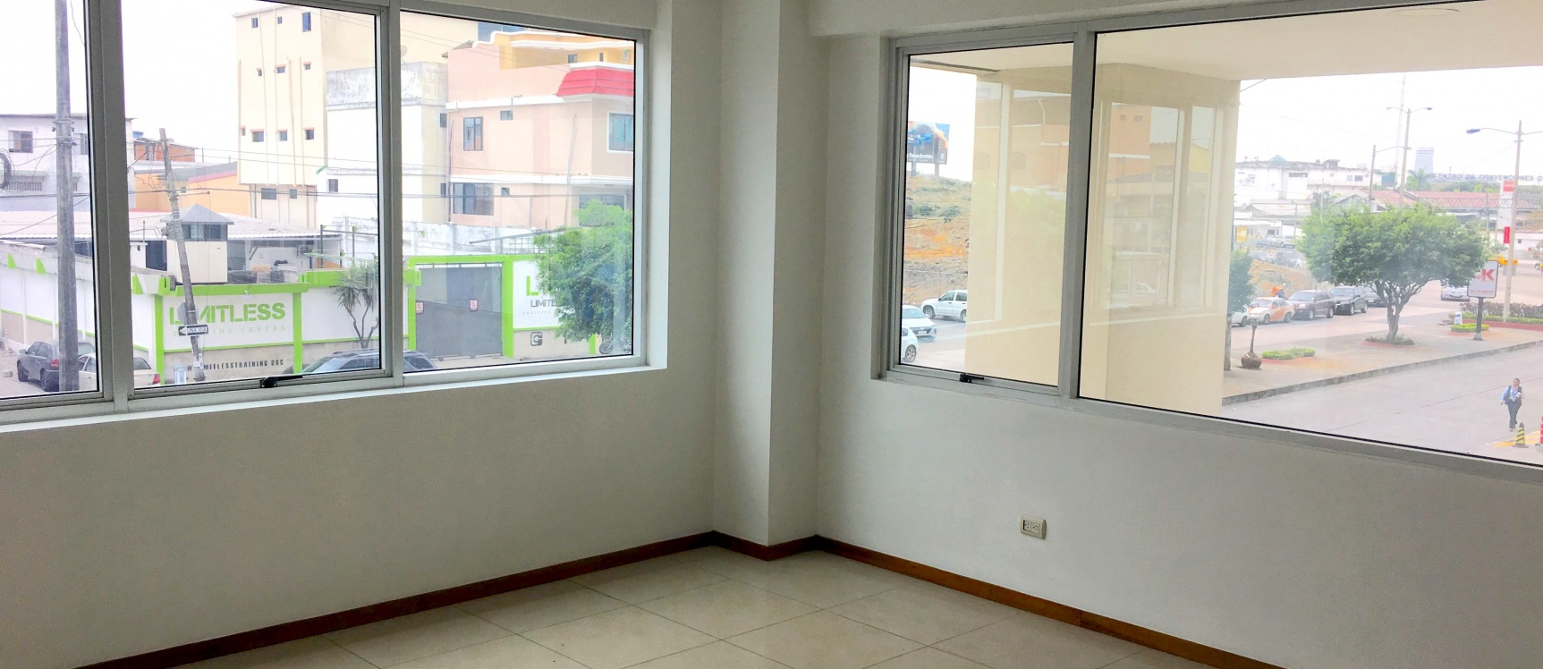 Oficina en alquiler en Edificio Trade Building sector Norte GeoBienes - Oficina en alquiler en Edificio Trade Building sector Norte - Plusvalia Guayaquil Casas de venta y alquiler Inmobiliaria Ecuador