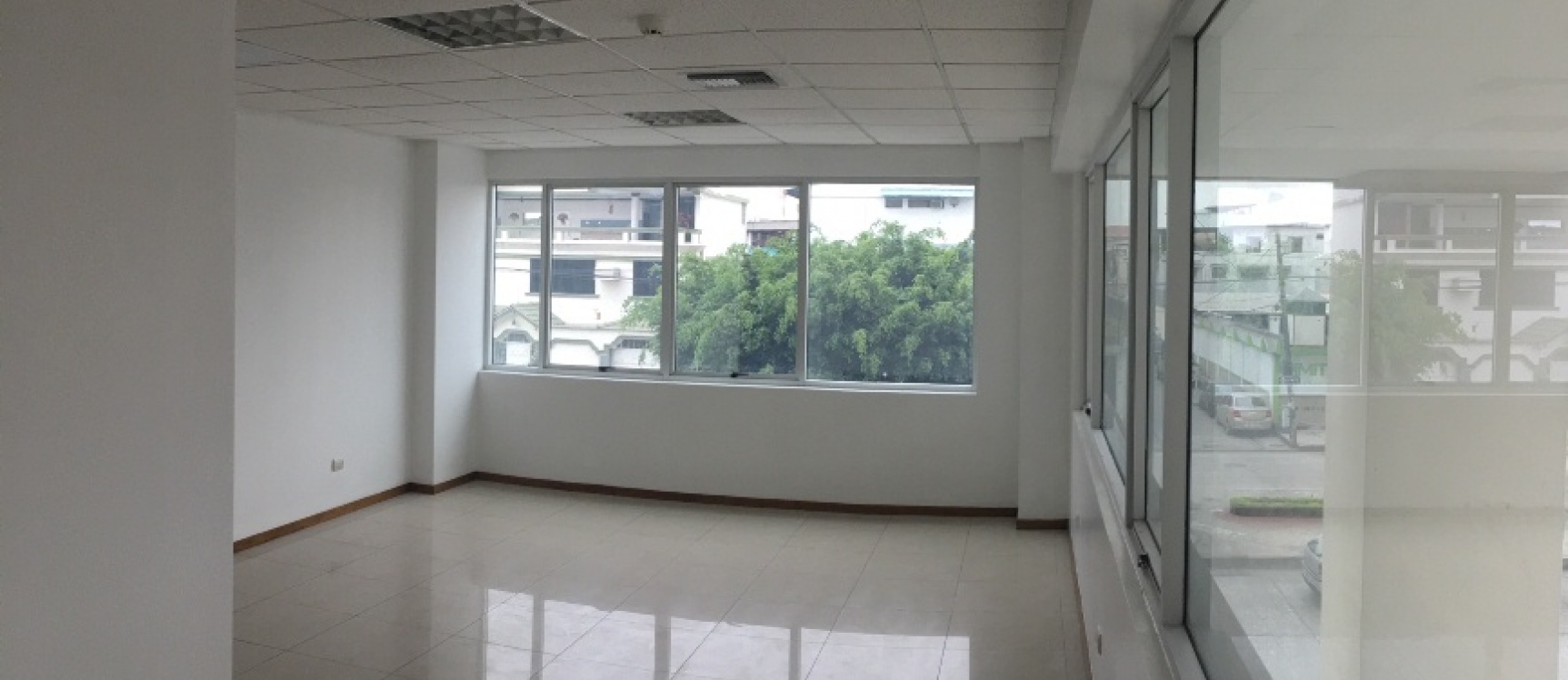 Oficina en alquiler en Edificio Trade Building sector Norte GeoBienes - Oficina en alquiler en Edificio Trade Building sector Norte - Plusvalia Guayaquil Casas de venta y alquiler Inmobiliaria Ecuador
