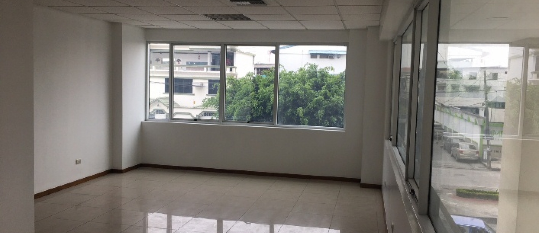 Oficina en alquiler en Edificio Trade Building sector Norte GeoBienes - Oficina en alquiler en Edificio Trade Building sector Norte - Plusvalia Guayaquil Casas de venta y alquiler Inmobiliaria Ecuador