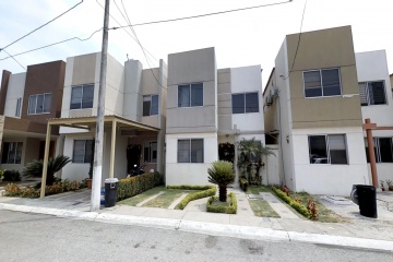 Casa en venta en urbanización Castilla Via Samborondon GeoBienes - Casa en venta en urbanización Castilla Via Samborondon - Plusvalia Guayaquil Casas de venta y alquiler Inmobiliaria Ecuador