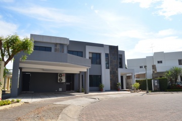 Casa en Venta en urbanización Portofino Km 11 vía a la costa GeoBienes - Casa en Venta en urbanización Portofino Km 11 Vía a la Costa - Plusvalia Guayaquil Casas de venta y alquiler Inmobiliaria Ecuador