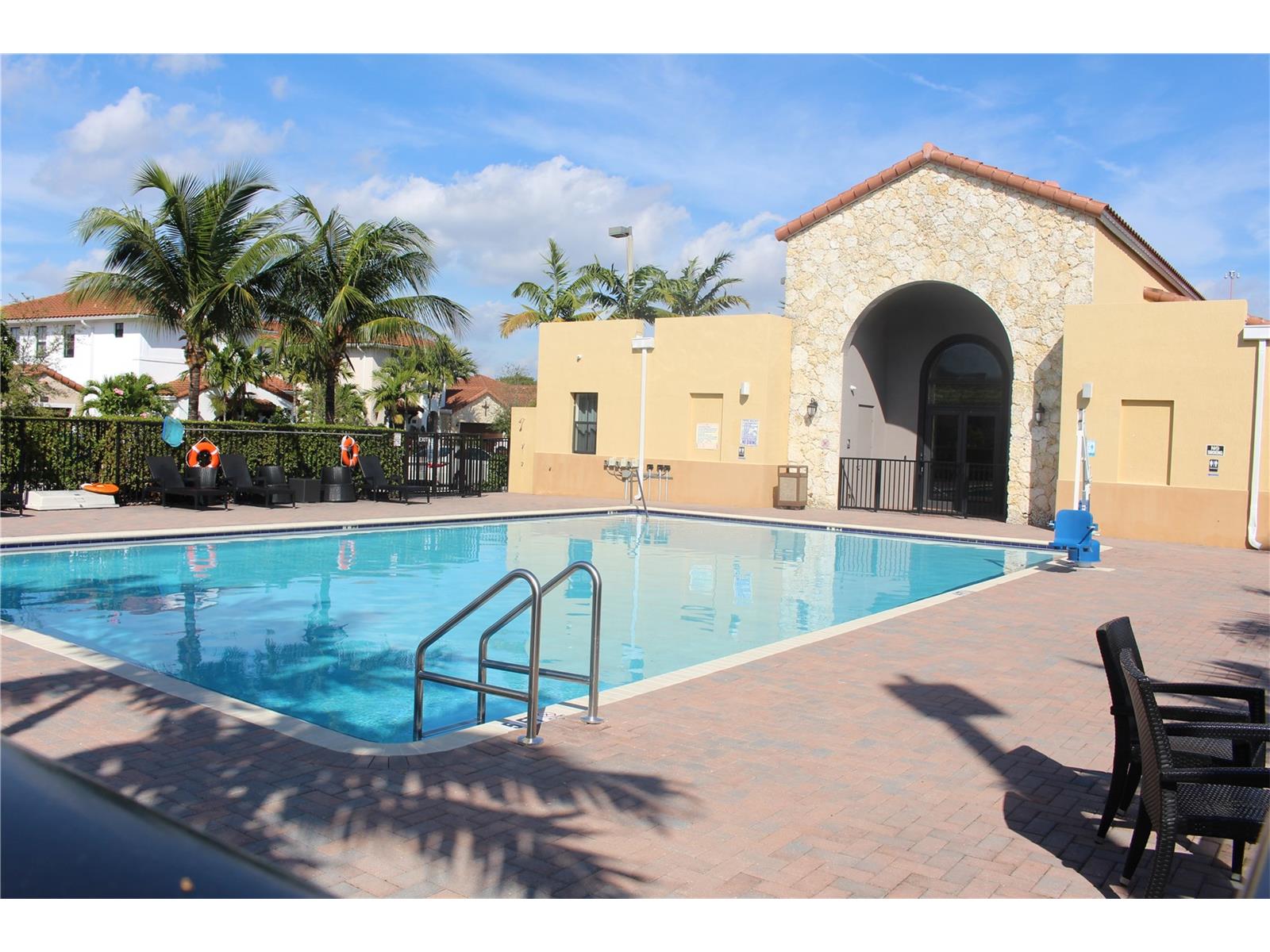 Townhouse a la Venta en MIAMI Fontainebleau Las Ramblas GeoBienes