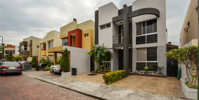 Casa en Venta en Urbanización Belo Horizonte Sector Vía a La Costa GeoBienes - Casa en Venta en Urbanización Belo Horizonte Sector Vía a La Costa - Plusvalia Guayaquil Casas de venta y alquiler Inmobiliaria Ecuador