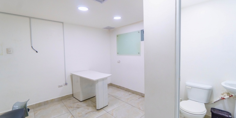 Oficina en alquiler planta baja ubicado en Urdesa, Norte de Guayaquil GeoBienes - Oficina en alquiler planta baja ubicado en Urdesa, Norte de Guayaquil - Plusvalia Guayaquil Casas de venta y alquiler Inmobiliaria Ecuador