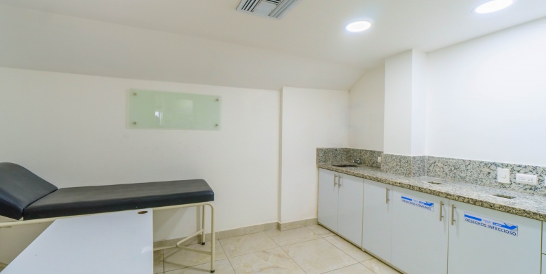 Oficina en alquiler planta baja ubicado en Urdesa, Norte de Guayaquil GeoBienes - Oficina en alquiler planta baja ubicado en Urdesa, Norte de Guayaquil - Plusvalia Guayaquil Casas de venta y alquiler Inmobiliaria Ecuador