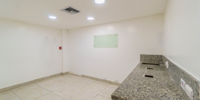 Oficina en alquiler planta baja ubicado en Urdesa, Norte de Guayaquil GeoBienes - Oficina en alquiler planta baja ubicado en Urdesa, Norte de Guayaquil - Plusvalia Guayaquil Casas de venta y alquiler Inmobiliaria Ecuador