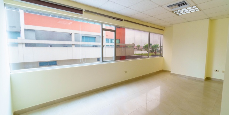 Alquiler de oficina en Samborondón Plaza, Samborondón GeoBienes - Alquiler de oficina en Samborondón Plaza, Samborondón - Plusvalia Guayaquil Casas de venta y alquiler Inmobiliaria Ecuador