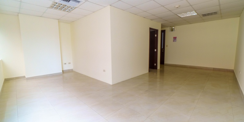 Alquiler de oficina en Samborondón Plaza, Samborondón GeoBienes - Alquiler de oficina en Samborondón Plaza, Samborondón - Plusvalia Guayaquil Casas de venta y alquiler Inmobiliaria Ecuador