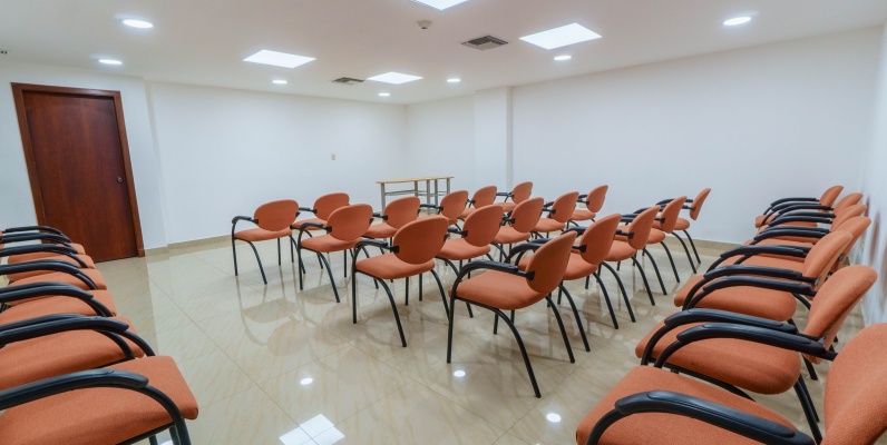 Alquiler de oficina en Samborondón Plaza, Samborondón GeoBienes - Alquiler de oficina en Samborondón Plaza, Samborondón - Plusvalia Guayaquil Casas de venta y alquiler Inmobiliaria Ecuador