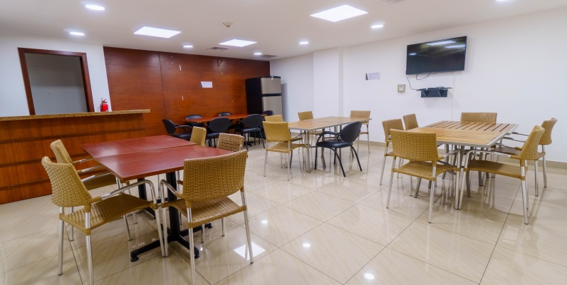 Alquiler de oficina en Samborondón Plaza, Samborondón GeoBienes - Alquiler de oficina en Samborondón Plaza, Samborondón - Plusvalia Guayaquil Casas de venta y alquiler Inmobiliaria Ecuador