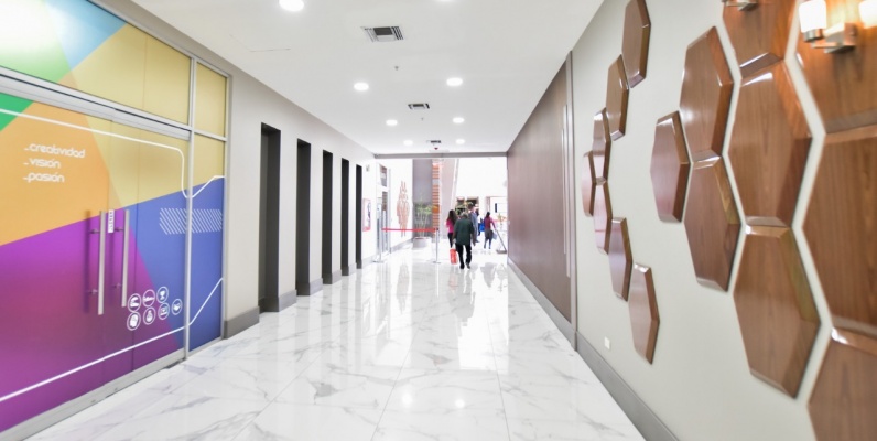 GeoBienes - Oficina semi amoblada en alquiler. Edificio Trade Building piso 7 - Plusvalia Guayaquil Casas de venta y alquiler Inmobiliaria Ecuador