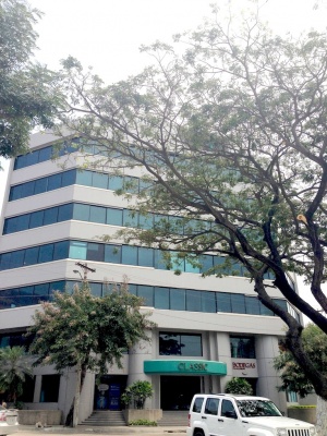 Alquiler de oficinas en Guayaquil. Ubicación estratégica local comercial y oficina en alquiler GeoBienes - Alquiler de oficinas en el sector Carlos J. Arosemena, Guayaquil - Plusvalia Guayaquil Casas de venta y alquiler Inmobiliaria Ecuador