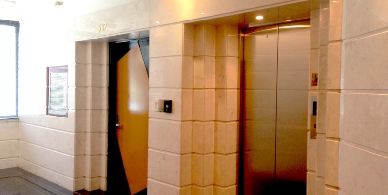 Alquiler de oficinas en Guayaquil. Ubicación estratégica local comercial y oficina en alquiler GeoBienes - Alquiler de oficinas en el sector Carlos J. Arosemena, Guayaquil - Plusvalia Guayaquil Casas de venta y alquiler Inmobiliaria Ecuador