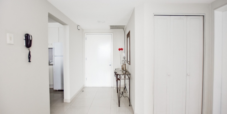 Alquiler de suite amoblada en Torre Colón I GeoBienes - Alquiler de suite amoblada en Torre Colón I, Guayaquil - Ecuador - Plusvalia Guayaquil Casas de venta y alquiler Inmobiliaria Ecuador