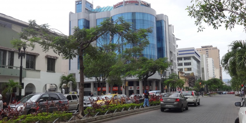 Alquilo local comercial en 9 de Octubre y Av. Quito GeoBienes - Alquilo local comercial en 9 de Octubre y Av. Quito - Plusvalia Guayaquil Casas de venta y alquiler Inmobiliaria Ecuador