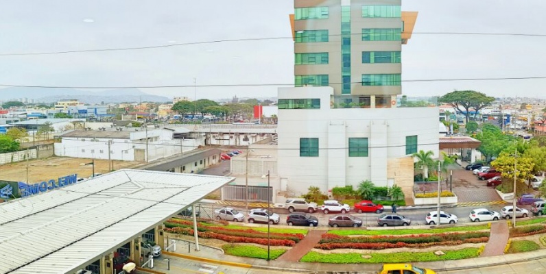 GeoBienes - Alquilo Oficina en Sky Building, norte de Guayaquil - Plusvalia Guayaquil Casas de venta y alquiler Inmobiliaria Ecuador