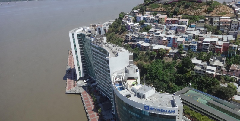 GeoBienes - Oficina en alquiler en el piso 30 en The Point, Guayaquil - Plusvalia Guayaquil Casas de venta y alquiler Inmobiliaria Ecuador