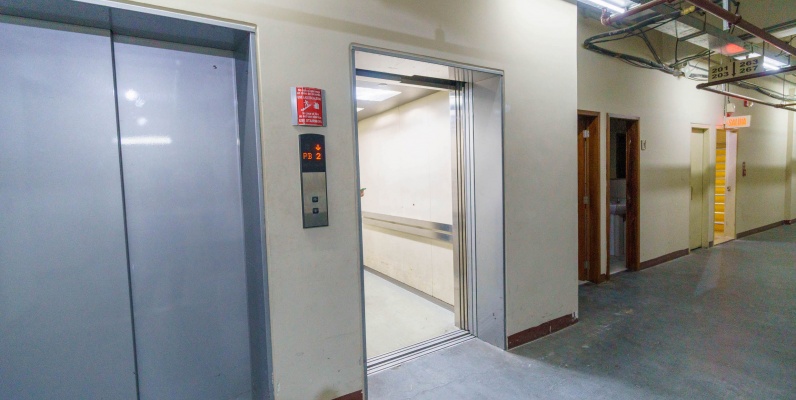 Bodega en venta Ubicada en el Edificio Trade Building, Sector de Mall de Sol GeoBienes - Bodega en venta Ubicada en el Edificio Trade Building, Sector de Mall de Sol - Plusvalia Guayaquil Casas de venta y alquiler Inmobiliaria Ecuador