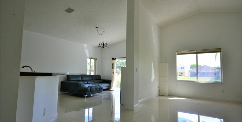 Casa a la Venta en Miami - Dora Gardens GeoBienes - Casa a la Venta en Miami - Doral Gardens - Plusvalia Guayaquil Casas de venta y alquiler Inmobiliaria Ecuador
