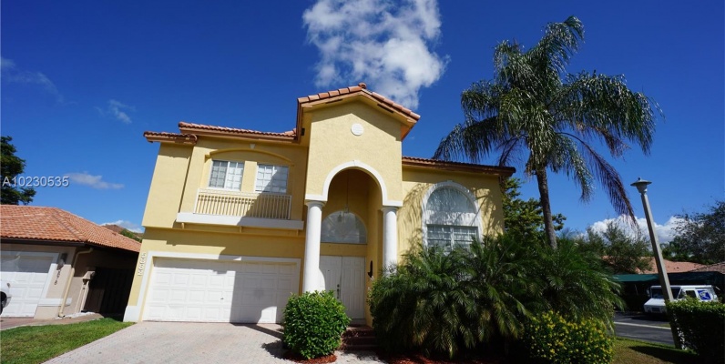 Casa a la Venta en Miami - DORAL ISLES CAYMAN GeoBienes - Casa a la Venta en Miami - DORAL ISLES CAYMAN - Plusvalia Guayaquil Casas de venta y alquiler Inmobiliaria Ecuador