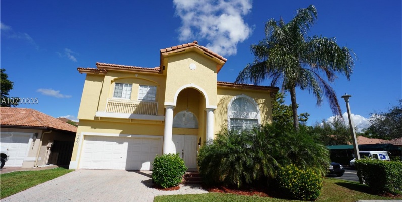 Casa a la Venta en Miami - DORAL ISLES CAYMAN GeoBienes - Casa a la Venta en Miami - DORAL ISLES CAYMAN - Plusvalia Guayaquil Casas de venta y alquiler Inmobiliaria Ecuador