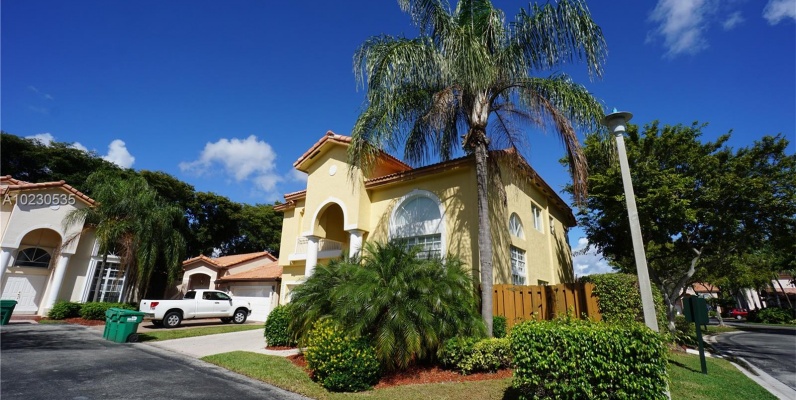 GeoBienes - Casa a la Venta en Miami - DORAL ISLES CAYMAN - Plusvalia Guayaquil Casas de venta y alquiler Inmobiliaria Ecuador