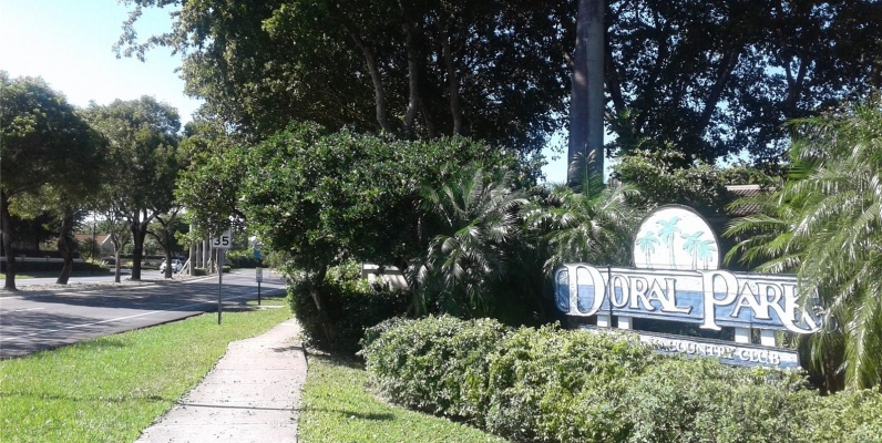 Casa a la Venta en Miami - Doral Pines GeoBienes - Casa a la Venta en Miami - Doral Pines - Plusvalia Guayaquil Casas de venta y alquiler Inmobiliaria Ecuador