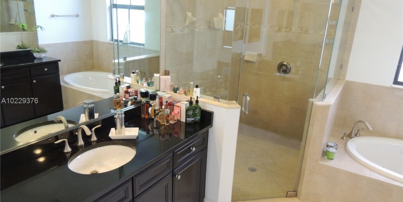 Casa a la Venta en Miami - Isles at Grand Bay Doral GeoBienes - Casa a la Venta en Miami - Isles at Grand Bay Doral - Plusvalia Guayaquil Casas de venta y alquiler Inmobiliaria Ecuador
