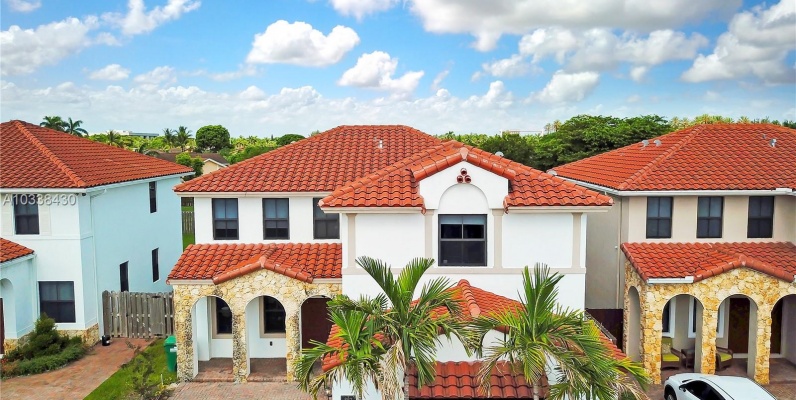 Casa a la Venta en Miami_ Las Ramblas GeoBienes - Casa a la Venta en Miami_ Las Ramblas - Plusvalia Guayaquil Casas de venta y alquiler Inmobiliaria Ecuador