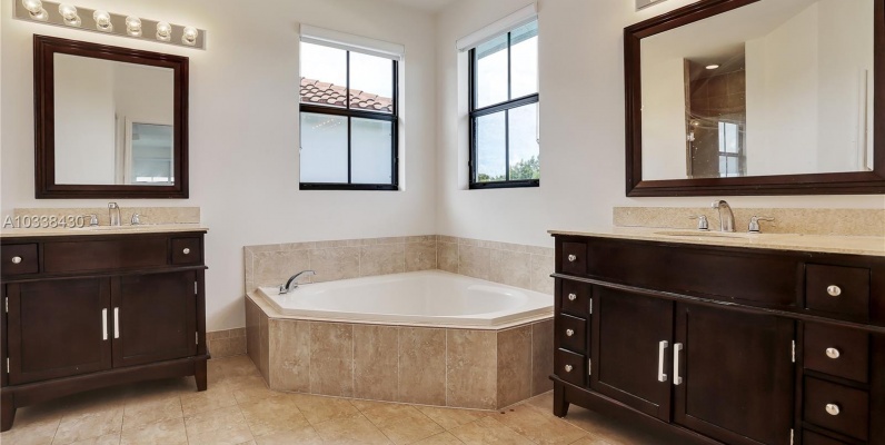 Casa a la Venta en Miami_ Las Ramblas GeoBienes - Casa a la Venta en Miami_ Las Ramblas - Plusvalia Guayaquil Casas de venta y alquiler Inmobiliaria Ecuador