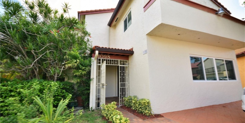 Casa a la Venta en MIAMI, Tamiami Lakes GeoBienes - Casa a la Venta en MIAMI, Tamiami Lakes - Plusvalia Guayaquil Casas de venta y alquiler Inmobiliaria Ecuador