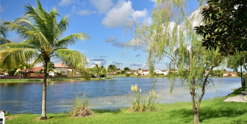 Casa a la Venta en MIAMI, Tamiami Lakes GeoBienes - Casa a la Venta en MIAMI, Tamiami Lakes - Plusvalia Guayaquil Casas de venta y alquiler Inmobiliaria Ecuador