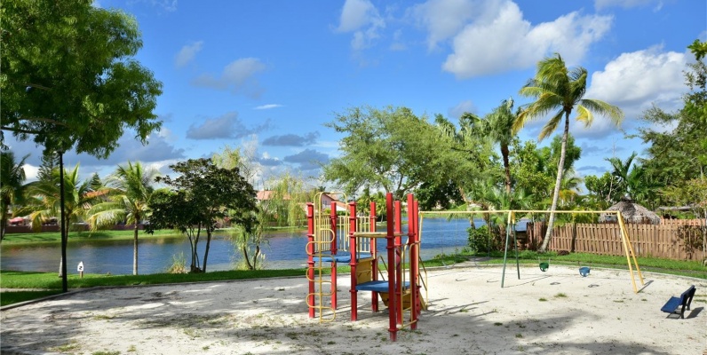 Casa a la Venta en MIAMI, Tamiami Lakes GeoBienes - Casa a la Venta en MIAMI, Tamiami Lakes - Plusvalia Guayaquil Casas de venta y alquiler Inmobiliaria Ecuador