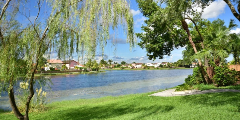 Casa a la Venta en MIAMI, Tamiami Lakes GeoBienes - Casa a la Venta en MIAMI, Tamiami Lakes - Plusvalia Guayaquil Casas de venta y alquiler Inmobiliaria Ecuador