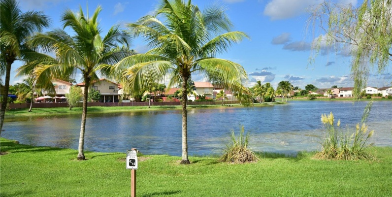 Casa a la Venta en MIAMI, Tamiami Lakes GeoBienes - Casa a la Venta en MIAMI, Tamiami Lakes - Plusvalia Guayaquil Casas de venta y alquiler Inmobiliaria Ecuador