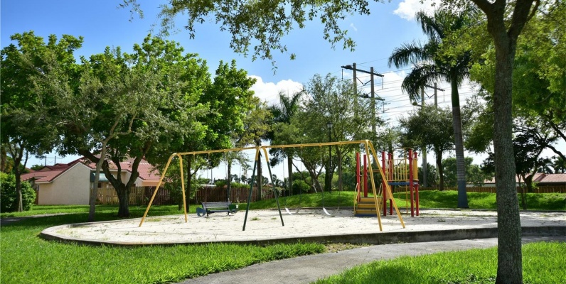 Casa a la Venta en MIAMI, Tamiami Lakes GeoBienes - Casa a la Venta en MIAMI, Tamiami Lakes - Plusvalia Guayaquil Casas de venta y alquiler Inmobiliaria Ecuador