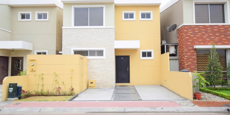 GeoBienes - Casa amoblada en alquiler en la Urbanización San Sebastián, Vía Samborondón - Plusvalia Guayaquil Casas de venta y alquiler Inmobiliaria Ecuador