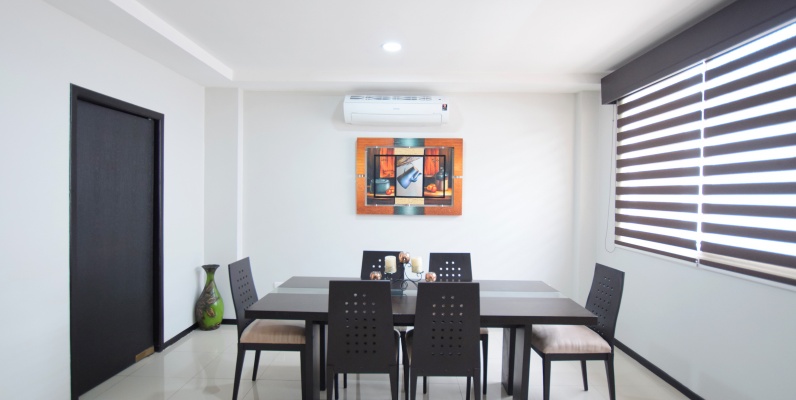 Casa amoblada en alquiler en la Urbanización San Sebastián, Vía Samborondón GeoBienes - Casa amoblada en alquiler en la Urbanización San Sebastián, Vía Samborondón - Plusvalia Guayaquil Casas de venta y alquiler Inmobiliaria Ecuador