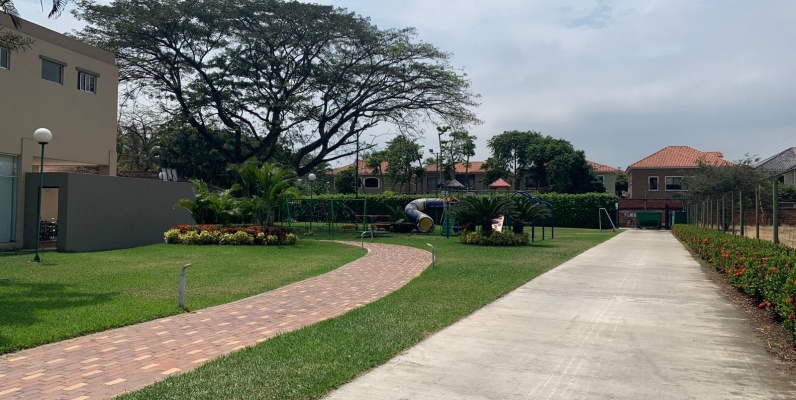 Casa amoblada en alquiler en urbanización Vista al Río GeoBienes - Casa amoblada en alquiler en urbanización Vista al Río - Plusvalia Guayaquil Casas de venta y alquiler Inmobiliaria Ecuador
