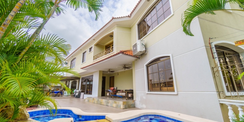 GeoBienes - Casa en alquiler ubicada en Cdla. Cumbres de los Ceibos - Plusvalia Guayaquil Casas de venta y alquiler Inmobiliaria Ecuador