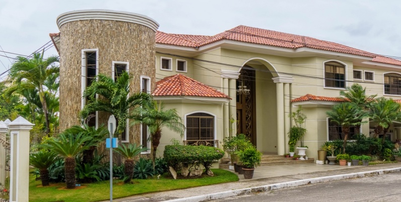 GeoBienes - Casa en alquiler ubicada en Cdla. Cumbres de los Ceibos - Plusvalia Guayaquil Casas de venta y alquiler Inmobiliaria Ecuador