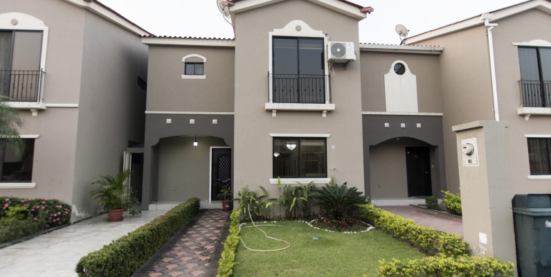 GeoBienes - Casa amoblada en alquiler ubicada en Urbanización La Romareda - Plusvalia Guayaquil Casas de venta y alquiler Inmobiliaria Ecuador