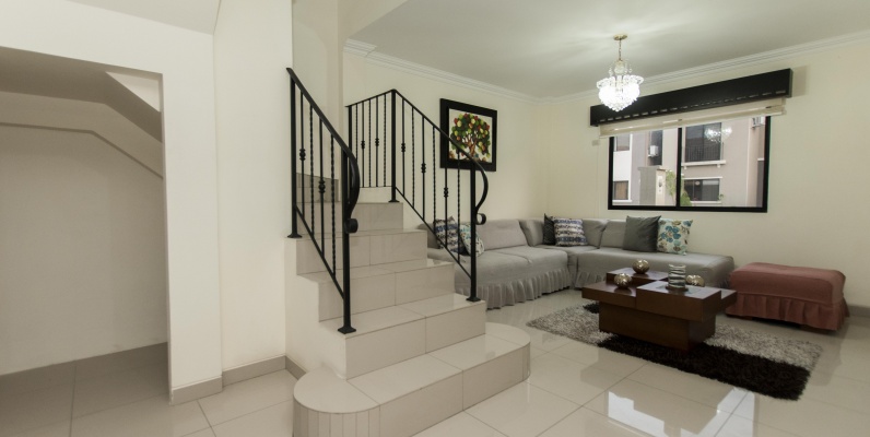 Casa amoblada en alquiler ubicada en Urbanización La Romareda GeoBienes - Casa amoblada en alquiler ubicada en Urbanización La Romareda - Plusvalia Guayaquil Casas de venta y alquiler Inmobiliaria Ecuador