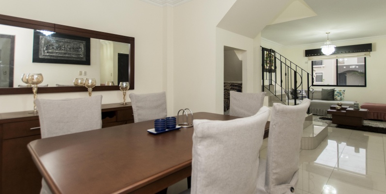 Casa amoblada en alquiler ubicada en Urbanización La Romareda GeoBienes - Casa amoblada en alquiler ubicada en Urbanización La Romareda - Plusvalia Guayaquil Casas de venta y alquiler Inmobiliaria Ecuador