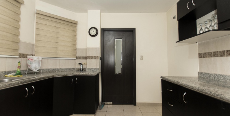 Casa amoblada en alquiler ubicada en Urbanización La Romareda GeoBienes - Casa amoblada en alquiler ubicada en Urbanización La Romareda - Plusvalia Guayaquil Casas de venta y alquiler Inmobiliaria Ecuador